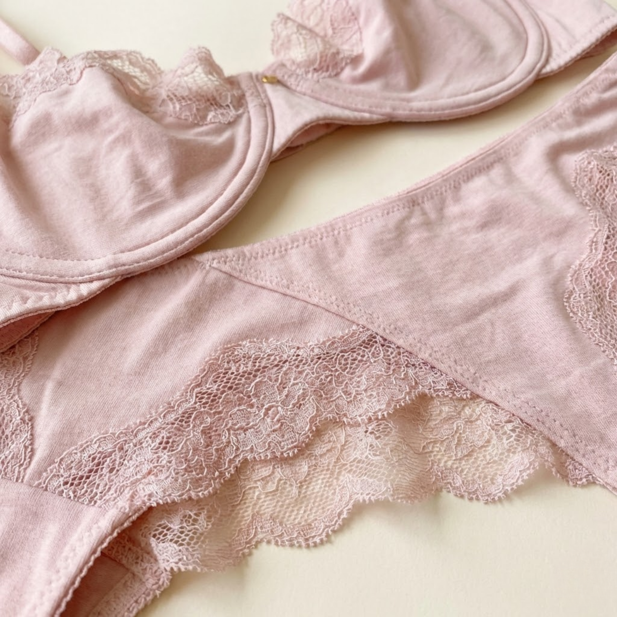 סט הלבשה תחתונה ורוד